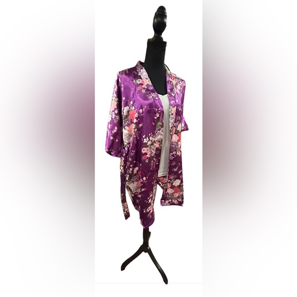 💜ABSOLUTELY GORGEOUS SILKY KIMONO/BATHROBE!! STUNNING FLORAL PRINT! - Picture 14 of 16